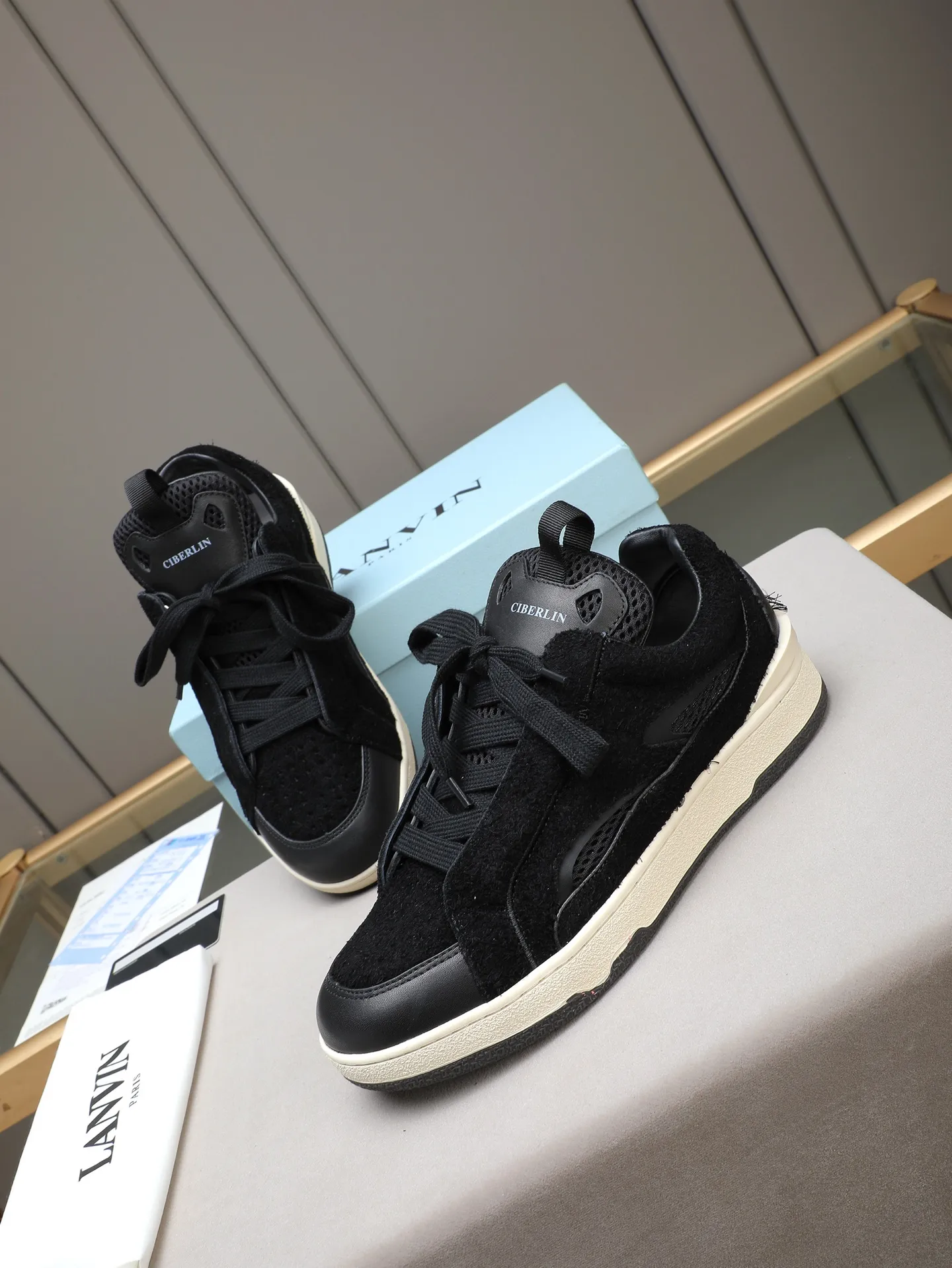 Men's shoes 💰640 [LANVIN] The latest fashionable item! High quality CLAY series‼ ️ The latest trendy products of the season 🌈Many bloggers have planted grass and purchased the original open-mold customization. The upper and outsole are sewn with mark threads without edge sealing. Multiple material splicing combination design. Very versatile for fashionable and casual wear. Comfortable on the feet. Self-recommended. Upper cowhide + cow suede + breathable mesh lining. Foot-padding cowhide. Exclusive original open-mold clear logo rubber outsole ⚠️38-44 (customized for 45)